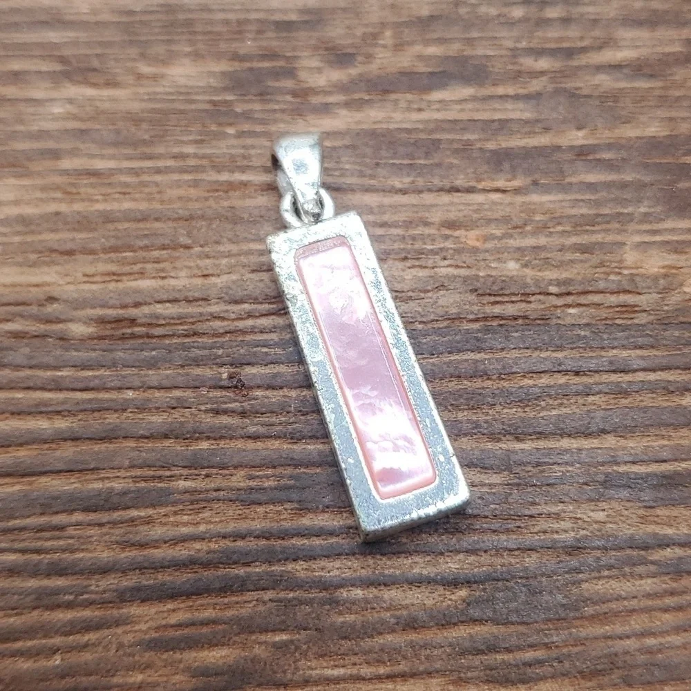 P114‎ moon essence pink pendulum pendant